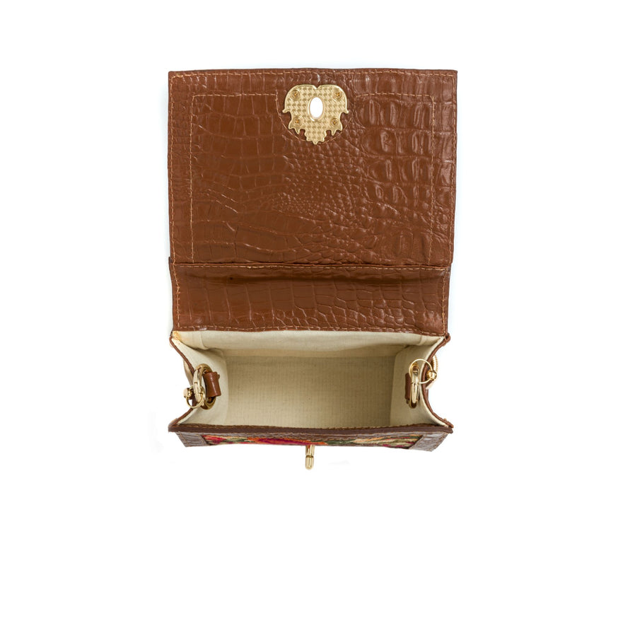 BOLSA DIANA FLAP MINI BORDADA E COURO FRIDA CARAMELO