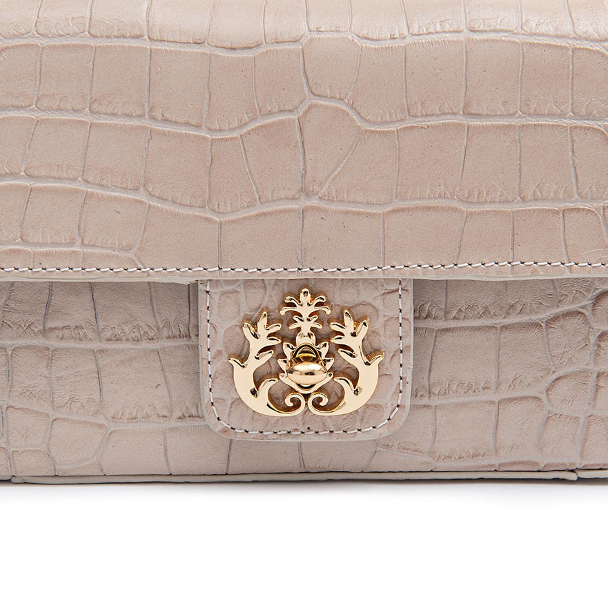 BOLSA BAGUETE ANNE PEQUENA COURO CAIMAN MARSHMALLOW