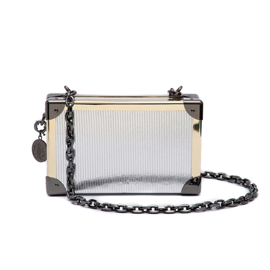 BOLSA CLUTCH  TRUNK PEQUENA EM  COURO METALIZADO SPECCHIO PRATA