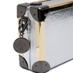 BOLSA CLUTCH  TRUNK PEQUENA EM  COURO METALIZADO SPECCHIO PRATA