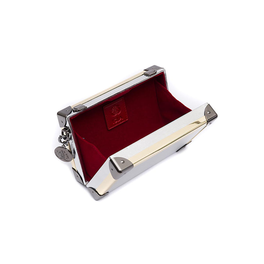 BOLSA CLUTCH  TRUNK PEQUENA EM  COURO METALIZADO SPECCHIO PRATA