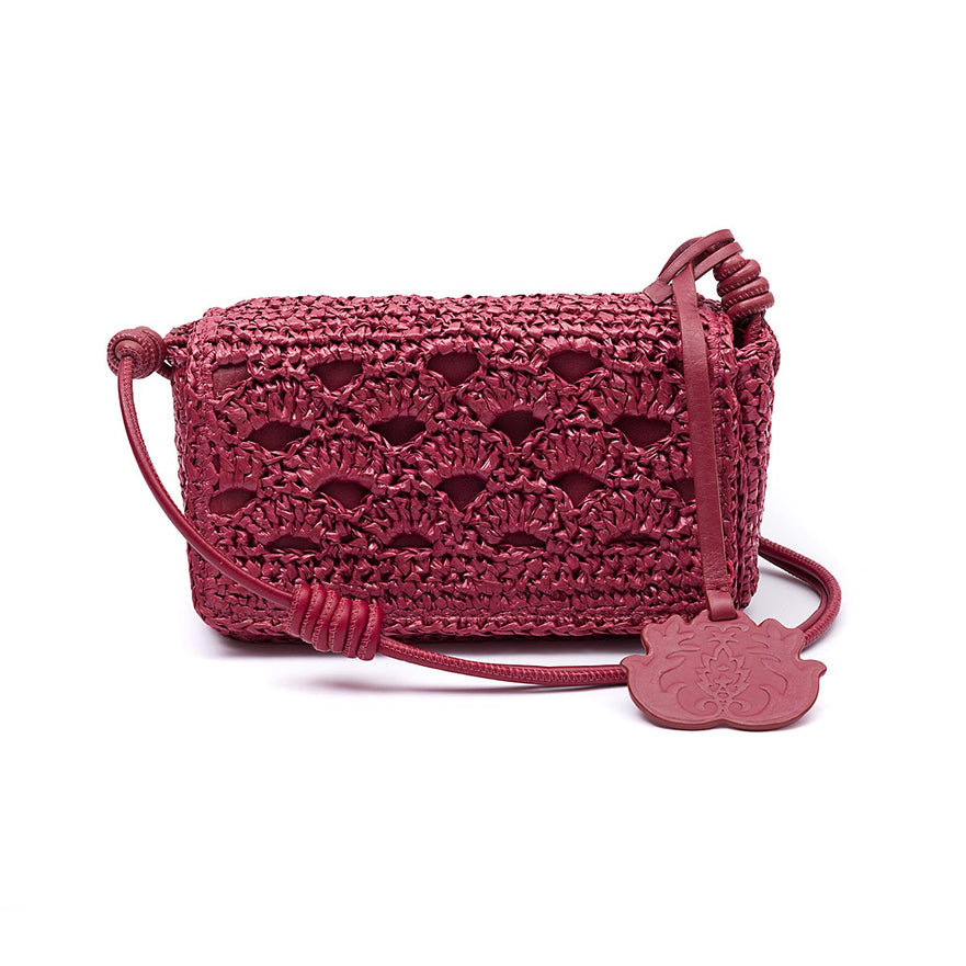 BOLSA  FLAP  PEQUENA MONOGRAMA CROCHÊ CHERRY/RAFIA BURGUNDY