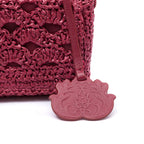 BOLSA  FLAP  PEQUENA MONOGRAMA CROCHÊ CHERRY/RAFIA BURGUNDY