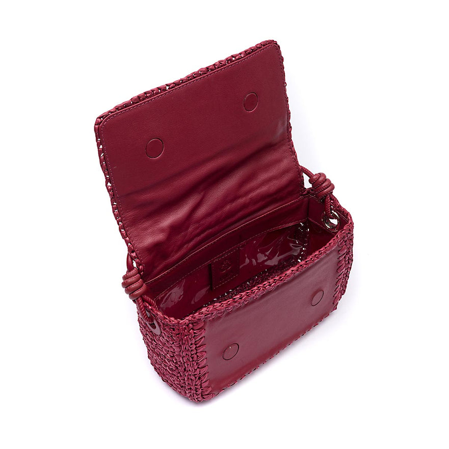 BOLSA  FLAP  PEQUENA MONOGRAMA CROCHÊ CHERRY/RAFIA BURGUNDY
