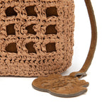 BOLSA FLAP IARA MEDIA CROCHE CAFÉ LEITE