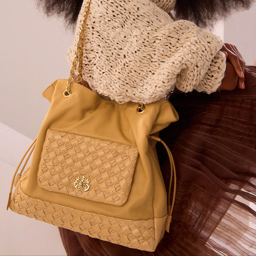 BOLSA TOTE DAHLIA GRANDE EM TRESSE DE RÁFIA MACADAMIA