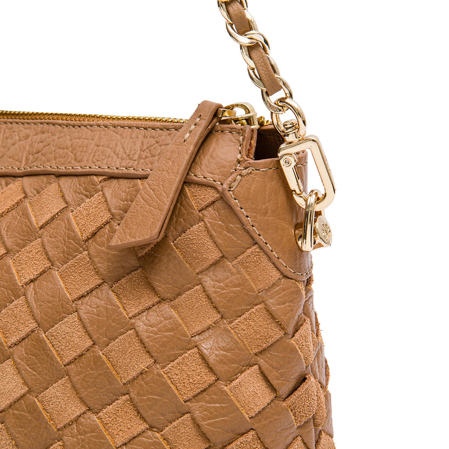 BOLSA ÍSIS WOVEN SHOULDER COURO TRESSÊ PEQUENE AMENDÔA