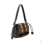 BOLSA FLAP MÉDIA TAPECARIA BORDADA