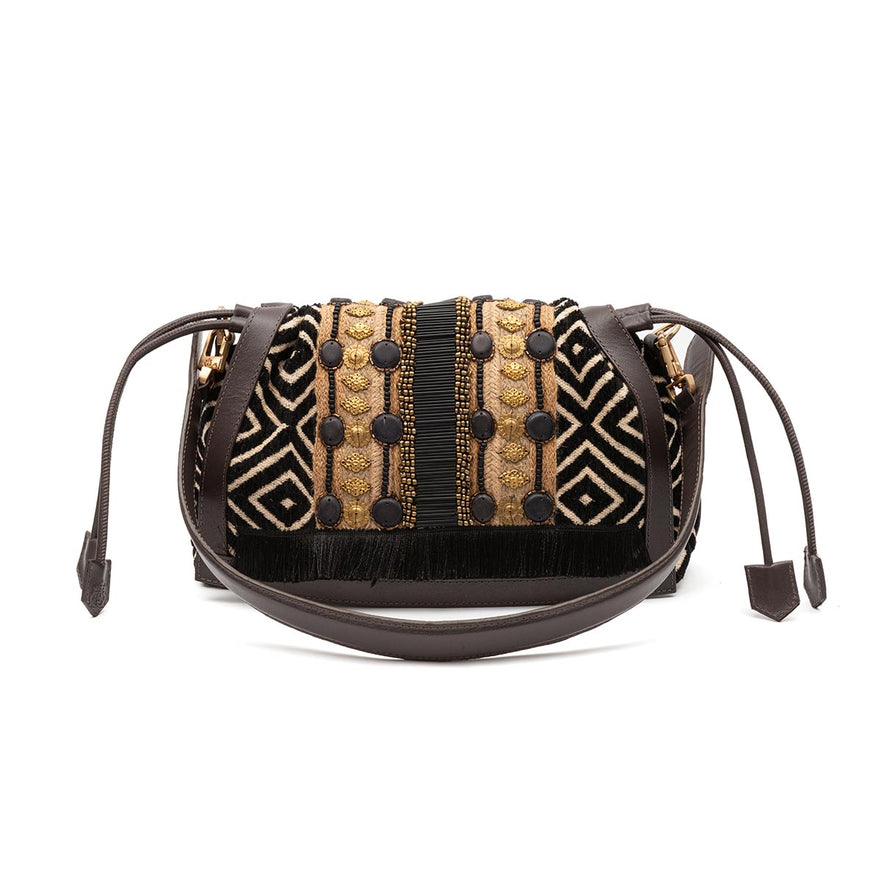 BOLSA FLAP MÉDIA TAPECARIA BORDADA