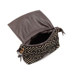 BOLSA FLAP MÉDIA TAPECARIA BORDADA