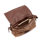 BOLSA FLAP MÉDIA TAPEÇARIA BORDADA PRETO