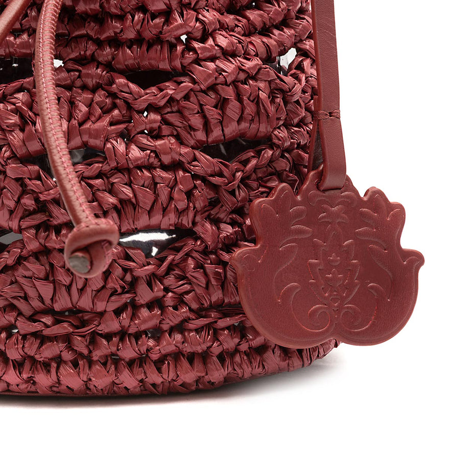 BUCKET MONOGRAMA SOFT PEQUENA  CHERRY/RÁFIA BURGUNDY