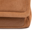 BOLSA FLAP PETRA MÉDIA COURO AMÊNDOA